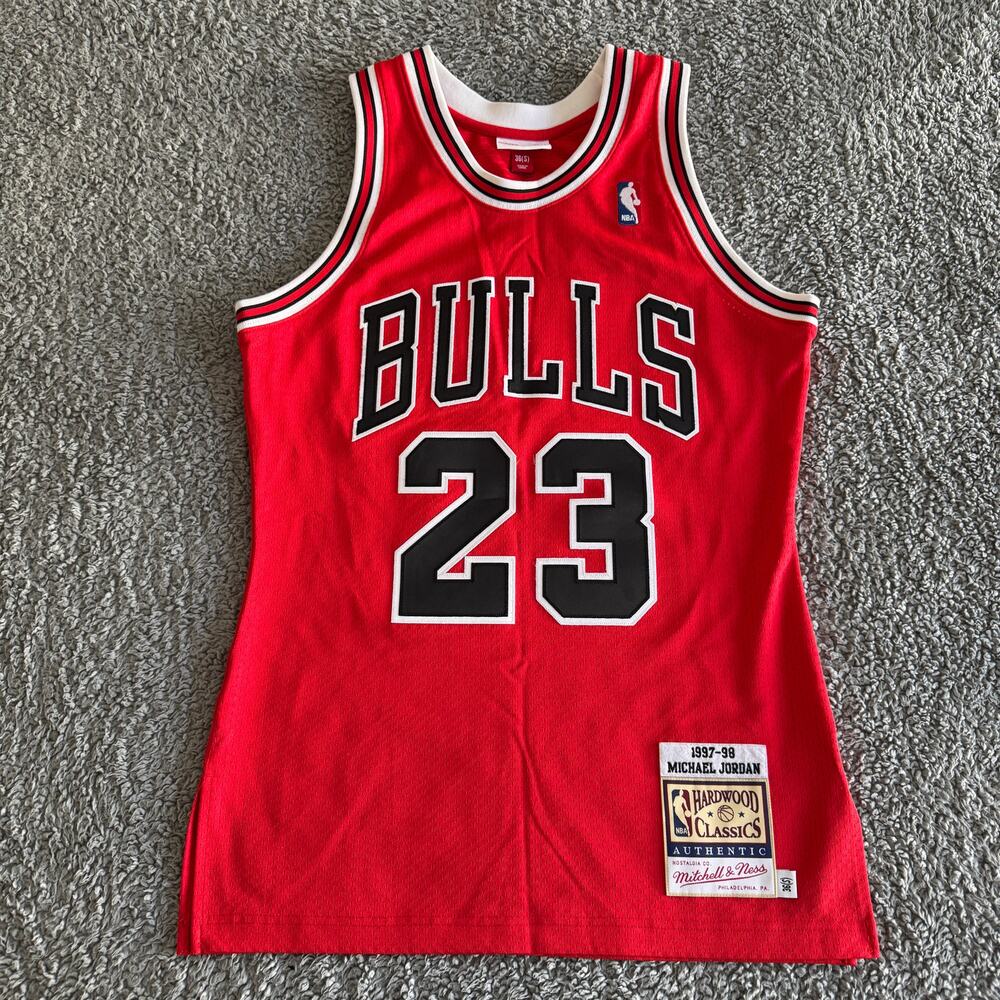100% Authentic Mitchell & Ness NBA Chicago Bulls Michael Jordan 97-98 Jersey 36
